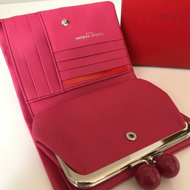 CHARLES JOURDAN(シャルルジョルダン)のシャルジョルダン口金二つ折り財布　ピンク レディースのファッション小物(財布)の商品写真