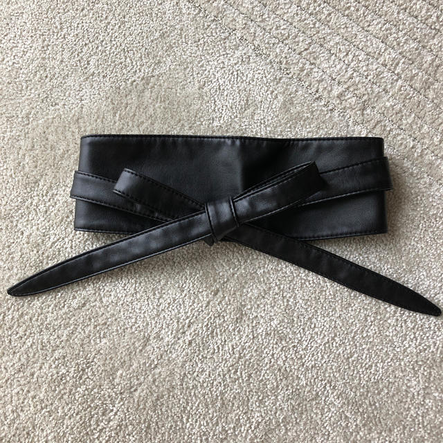 UNIQLO(ユニクロ)のユニクロ　ベルト　黒　ブラック　リボン レディースのファッション小物(ベルト)の商品写真