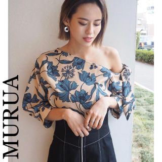 ムルーア(MURUA)の値下げしました！【新品】MURUA アウトラインフラワーブラウス(シャツ/ブラウス(長袖/七分))