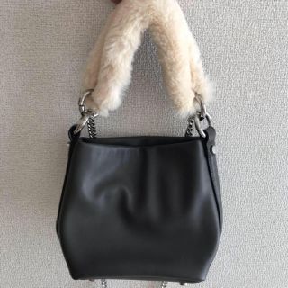 ザラ(ZARA)のZARA ファーハンドバッグ ショルダーバッグ (ハンドバッグ)