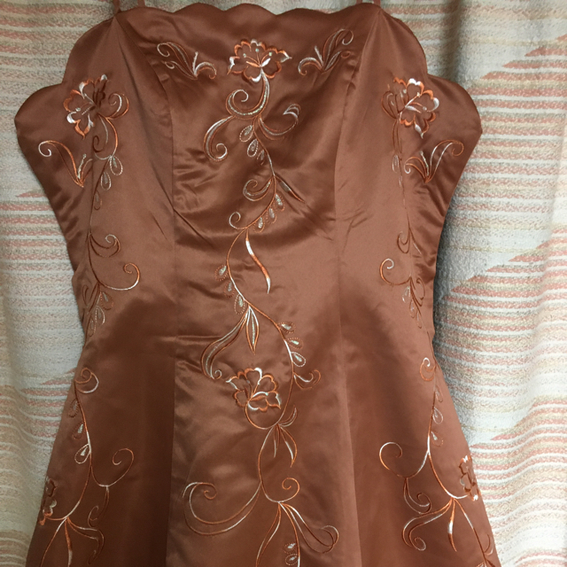 パーティドレス　ブラウン　ツタ レディースのフォーマル/ドレス(ロングドレス)の商品写真