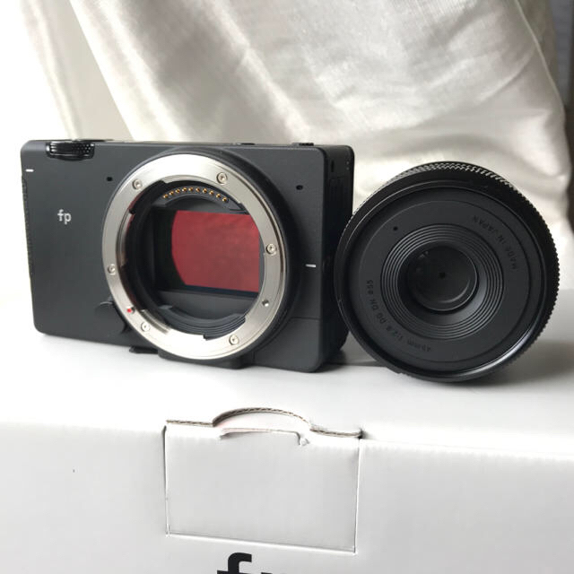 上品 SIGMA - Sigma fp レンズキット ミラーレス一眼 上品 SIGMA - Sigma fp レンズキット ミラーレス一眼