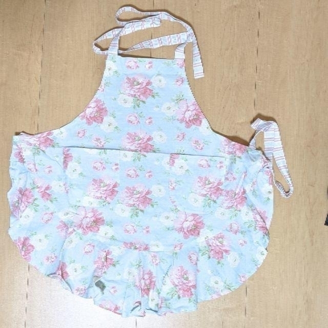 LAURA ASHLEY(ローラアシュレイ)の【専用】LAURA ASHLEY　エプロン レディースのレディース その他(その他)の商品写真