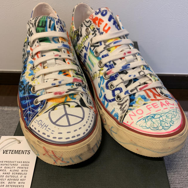 VETEMENTS graffiti sneakers