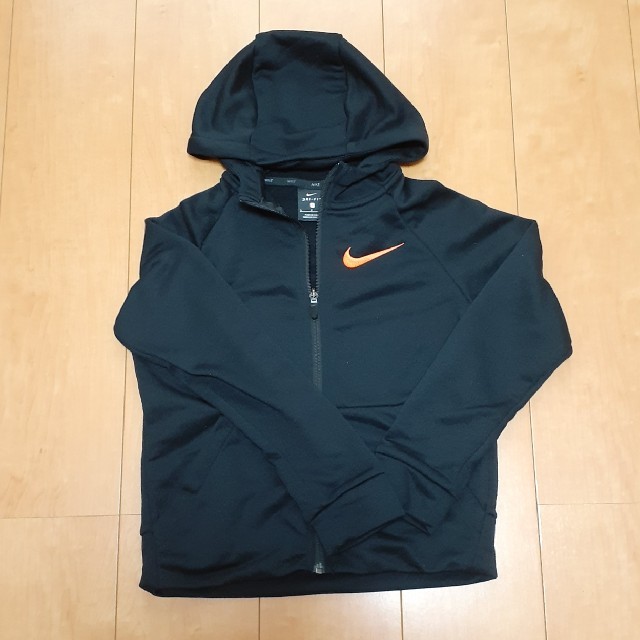 NIKE(ナイキ)のNIKE ジップアップ パーカー 130センチ キッズ/ベビー/マタニティのキッズ服女の子用(90cm~)(ジャケット/上着)の商品写真