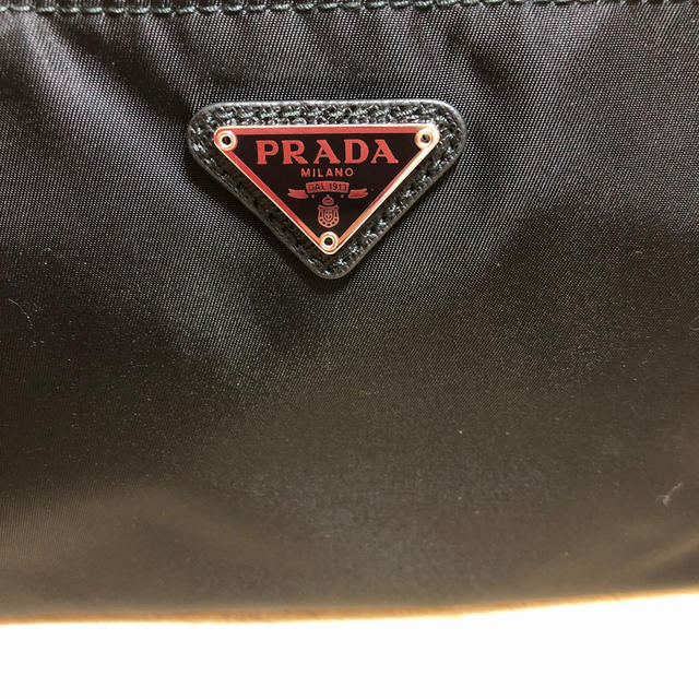 PRADA(プラダ)のプラダ　ポーチ　新品 レディースのファッション小物(ポーチ)の商品写真