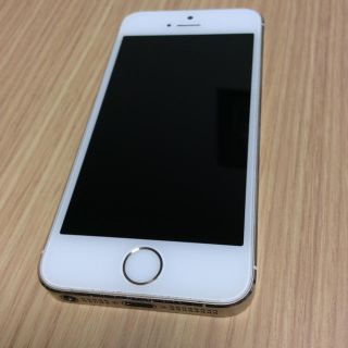 アップル(Apple)のiPhone 5s 32GB ゴールド ドコモ 中古 背面側面少し傷あり(スマートフォン本体)