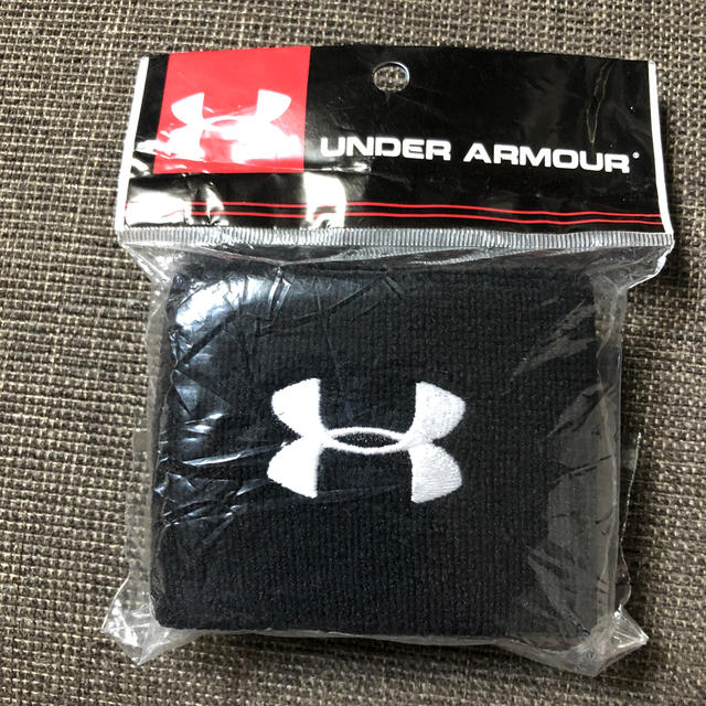 UNDER ARMOUR(アンダーアーマー)の新品　UNDER ARMOUR リストバンド メンズのアクセサリー(バングル/リストバンド)の商品写真