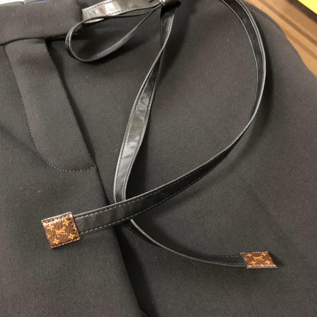 LOUIS VUITTON(ルイヴィトン)のご専用です。中古品 ルイヴィトン ストレッチウール パンツ ブラック レディースのパンツ(カジュアルパンツ)の商品写真