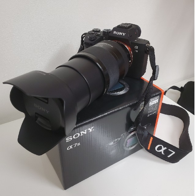 SONY(ソニー)のはあと様専用Sony α7Ⅲ＋レンズFE24ー240mm＋GodoxV1ストロボ スマホ/家電/カメラのカメラ(ミラーレス一眼)の商品写真