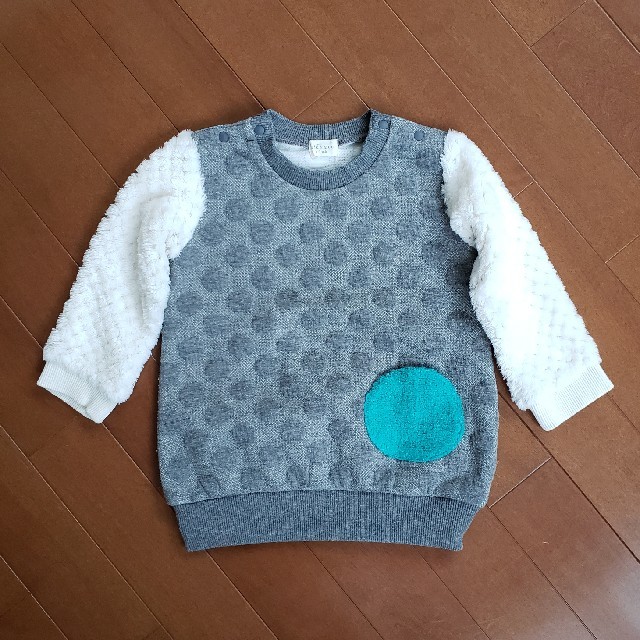 女の子　腕切り替え　カットソー　トレーナー　90cm キッズ/ベビー/マタニティのキッズ服女の子用(90cm~)(Tシャツ/カットソー)の商品写真