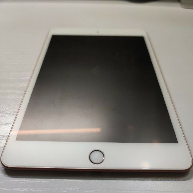 Apple(アップル)のiPad mini5 simフリー 64GB ゴールド　ケース2つ＆ペンセット スマホ/家電/カメラのPC/タブレット(タブレット)の商品写真