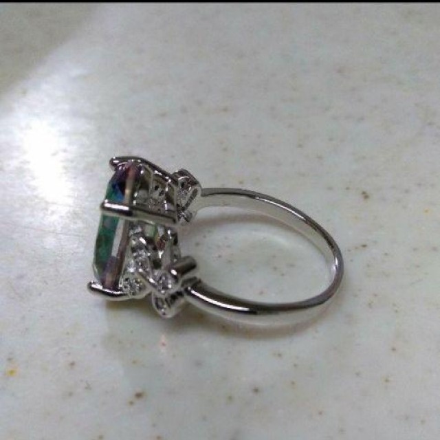 大粒スピネルのリング　紫×緑 レディースのアクセサリー(リング(指輪))の商品写真