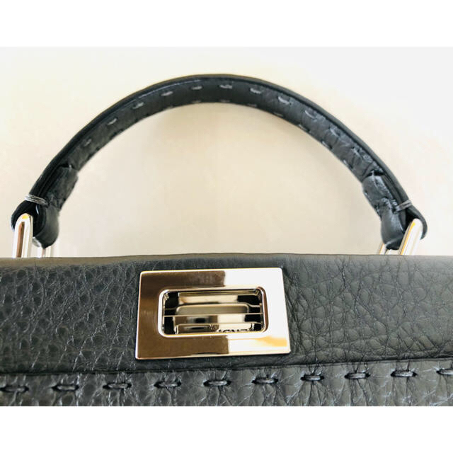 FENDI(フェンディ)のご専用 美品 FENDI ピーカブー アイコニック スモール セレリア グレー レディースのバッグ(ショルダーバッグ)の商品写真