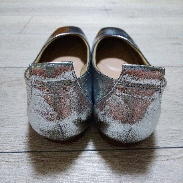 MAMIAN(マミアン)のマミアン フラットシューズ シルバー 24センチ レディースの靴/シューズ(ハイヒール/パンプス)の商品写真