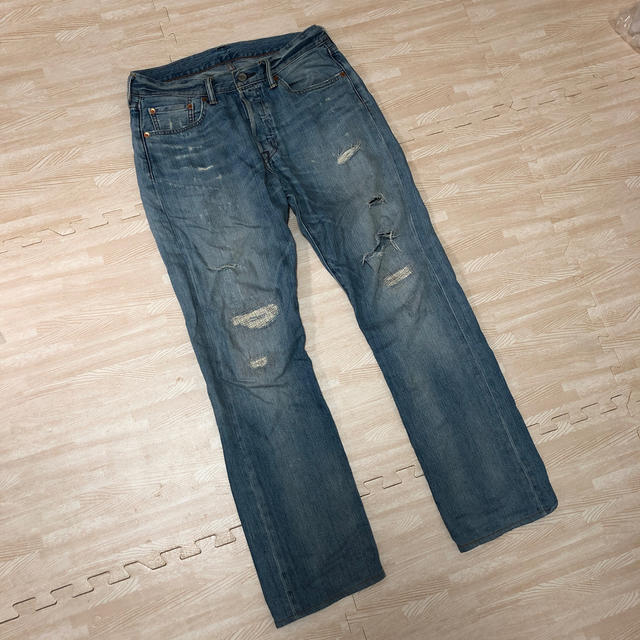 Levi's(リーバイス)のリーバイス ダメージ 501 ライトブルー　デニム　ジーパン ジーンズ メンズのパンツ(デニム/ジーンズ)の商品写真