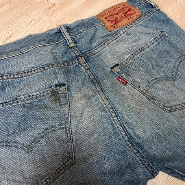 Levi's(リーバイス)のリーバイス ダメージ 501 ライトブルー　デニム　ジーパン ジーンズ メンズのパンツ(デニム/ジーンズ)の商品写真