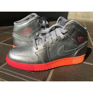 ナイキ(NIKE)の激安！日本未発売！海外限定モデル！AIR  JORDAN1 MID GS(スニーカー)