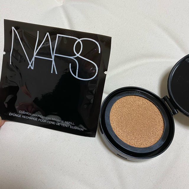 NARS(ナーズ)のNARS クッションファンデ 5878 新品パフ付き コスメ/美容のベースメイク/化粧品(ファンデーション)の商品写真