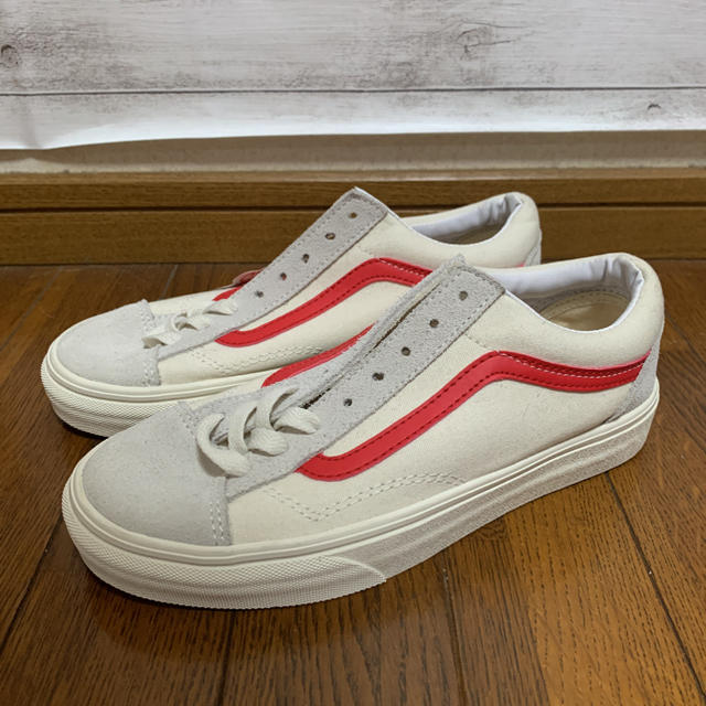 VANS(ヴァンズ)の【新品】VANS Style 36  24cm レディースの靴/シューズ(スニーカー)の商品写真