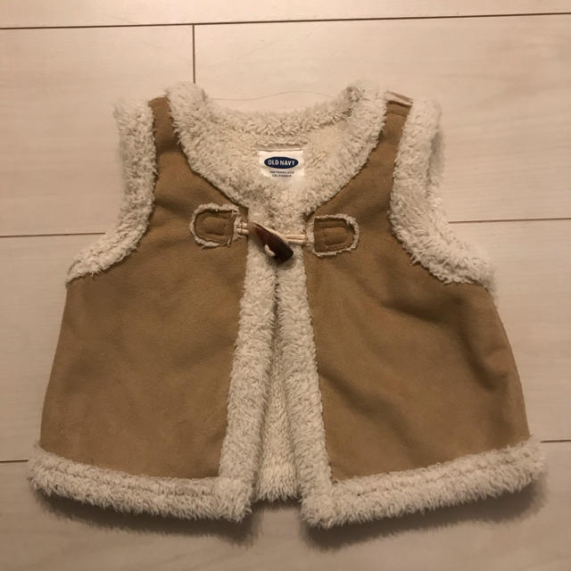 Old Navy(オールドネイビー)のOLD NAVY モコモコベスト　70cm キッズ/ベビー/マタニティのベビー服(~85cm)(カーディガン/ボレロ)の商品写真