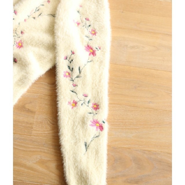 cawaii(カワイイ)のcawaii 花刺繍ニット レディースのトップス(ニット/セーター)の商品写真