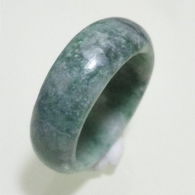 げたことで No.0488 グリーン ◆ 天然石の通販 by Grash's shop｜ラクマ 翡翠硬玉翡翠の指輪 ◆ 糸魚川 小滝産 ➹がございま