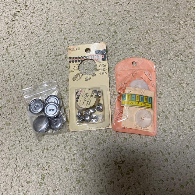カバーバックル＆くるみボタンセット　おまけ付き ハンドメイドの素材/材料(各種パーツ)の商品写真