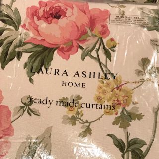 ローラアシュレイ(LAURA ASHLEY)の〈専用です〉①ピオニーガーデンクランベリー　レディメイドカーテン1セット(カーテン)