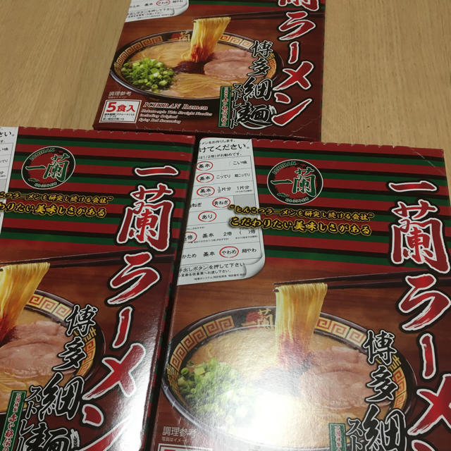 一蘭ラーメン　博多細麺ストレート5食入り　3個（特製赤い秘伝の粉付） 1