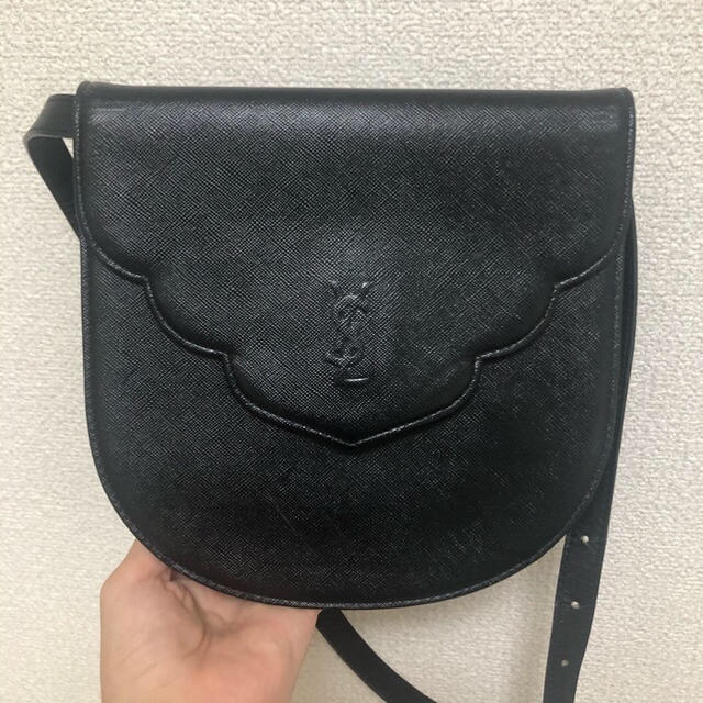 Saint Laurent(サンローラン)の☆最終値下げ☆YSL ロゴエンボスデザインフラップショルダーバッグ レディースのバッグ(ショルダーバッグ)の商品写真