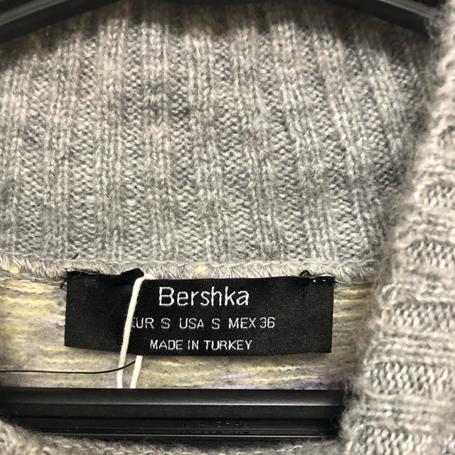 Bershka(ベルシュカ)のBershka ニット　セーター　新品  レディースのトップス(ニット/セーター)の商品写真