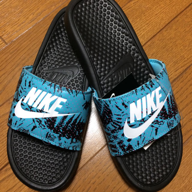 NIKE(ナイキ)のナイキ ベナッシ 今期柄 24センチ レディースの靴/シューズ(サンダル)の商品写真