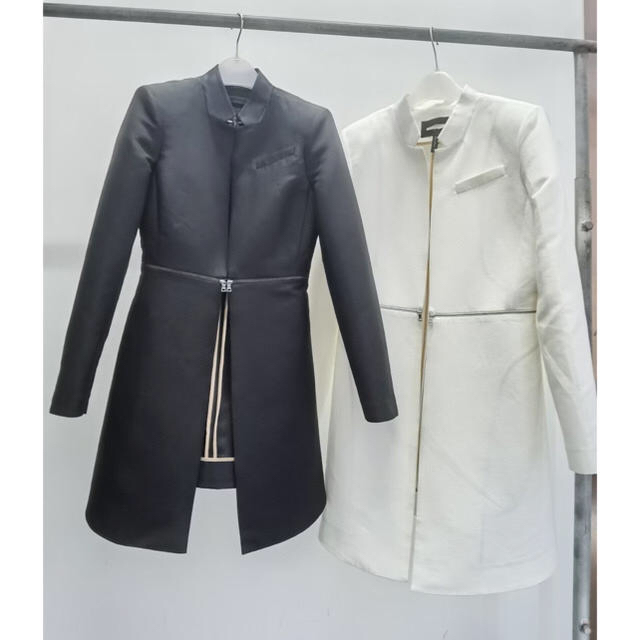 BCBGMAXAZRIA(ビーシービージーマックスアズリア)の❤️BCBG 2020新作　新品　黒、白　コート　綺麗 レディースのジャケット/アウター(ロングコート)の商品写真