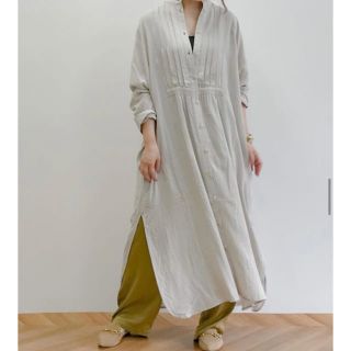 ザラ(ZARA)のピンタックシャツワンピース　白　ロングシャツワンピース(ロングワンピース/マキシワンピース)