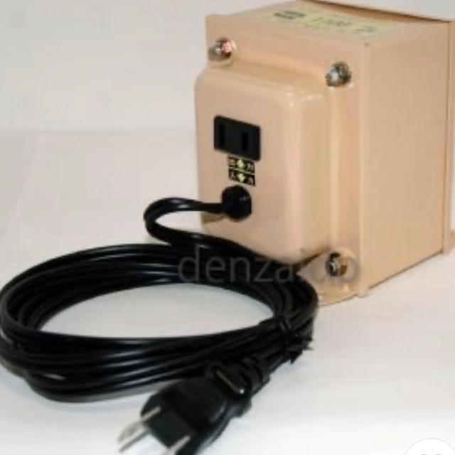 変圧器　日章工業 ダウントランス AC120V対応 定格容量:1100W スマホ/家電/カメラの生活家電(変圧器/アダプター)の商品写真