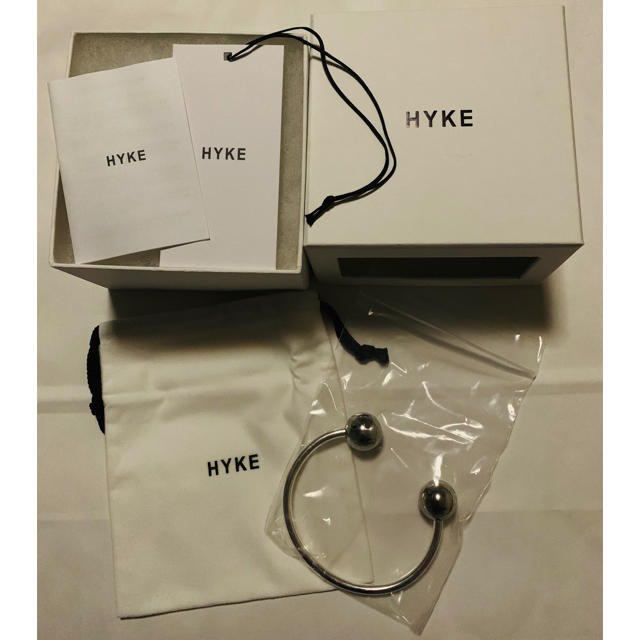 HYKE(ハイク)のHYKE  今期バングル☆完売品！未使用♪ レディースのアクセサリー(ブレスレット/バングル)の商品写真