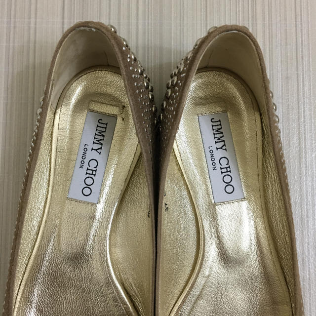 JIMMY CHOO(ジミーチュウ)のジミーチュウ　スタッズ付きフラットパンプス レディースの靴/シューズ(ハイヒール/パンプス)の商品写真