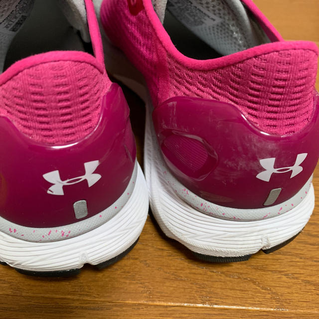 UNDER ARMOUR(アンダーアーマー)のみきたん様専用 レディースの靴/シューズ(スニーカー)の商品写真