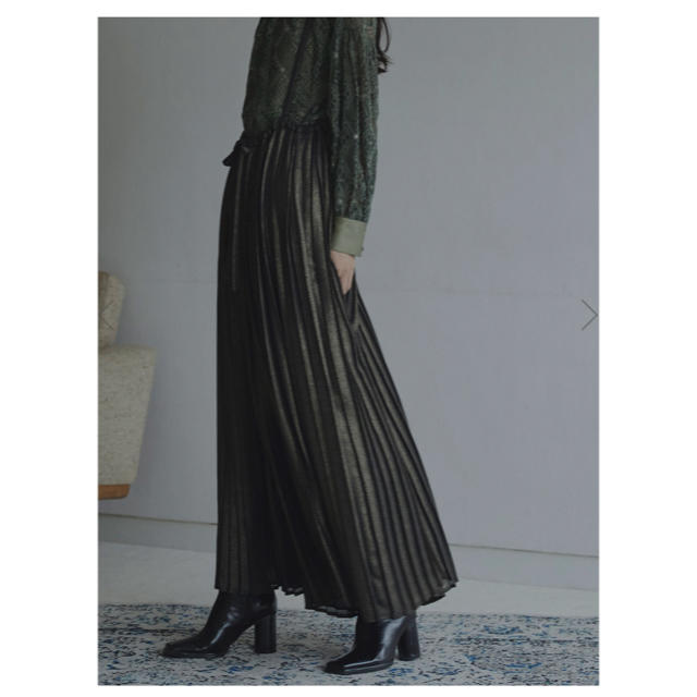 Ameri VINTAGE(アメリヴィンテージ)のアメリヴィンテージ LAME PLEATS SUSPENDER PANTS レディースのパンツ(サロペット/オーバーオール)の商品写真