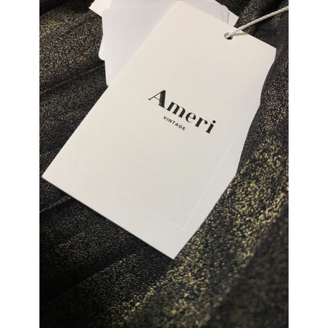 Ameri VINTAGE(アメリヴィンテージ)のアメリヴィンテージ LAME PLEATS SUSPENDER PANTS レディースのパンツ(サロペット/オーバーオール)の商品写真