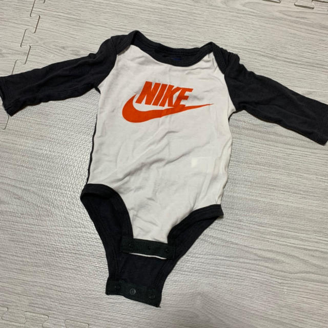 NIKE(ナイキ)のNIKEロンパース キッズ/ベビー/マタニティのベビー服(~85cm)(ロンパース)の商品写真