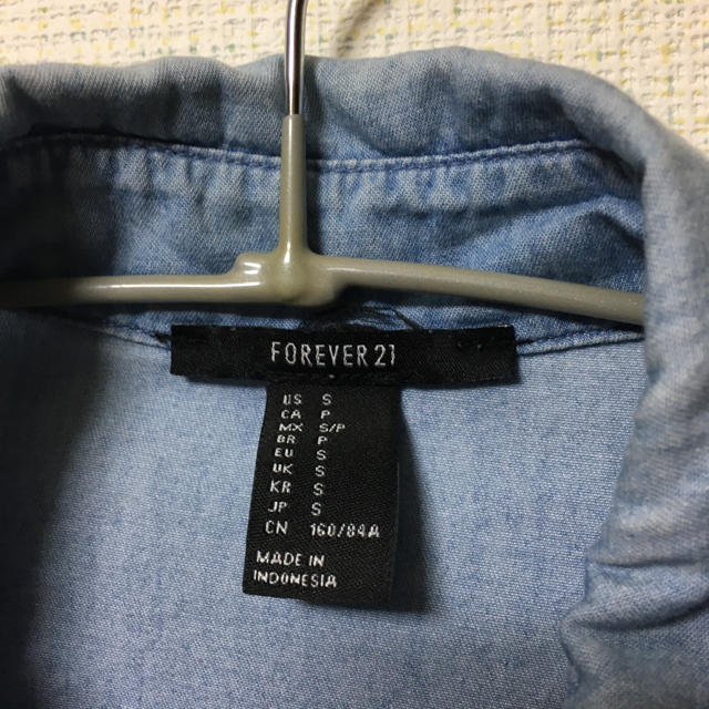 FOREVER 21(フォーエバートゥエンティーワン)のForever21  デニムシャツ レディースのトップス(シャツ/ブラウス(長袖/七分))の商品写真