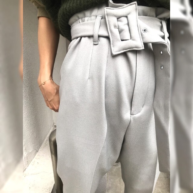 Ameri VINTAGE(アメリヴィンテージ)のAmeri【新品】HUGE BUCKLE PANTS レディースのパンツ(カジュアルパンツ)の商品写真