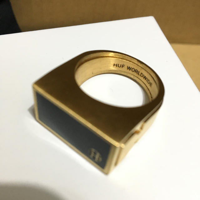 HUF(ハフ)のhuf ハフ stash ring gold  リング アクセサリー ストリート メンズのアクセサリー(リング(指輪))の商品写真