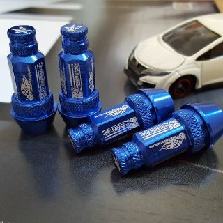 新品 RYANSTARRACING ナット型 ブルー エア バルブキャップ 4個(車外アクセサリ)