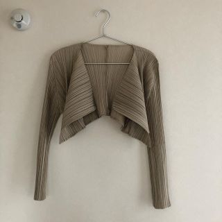 プリーツプリーズイッセイミヤケ(PLEATS PLEASE ISSEY MIYAKE)のプリーツプリーズ　ボレロ　カーディガン(カーディガン)