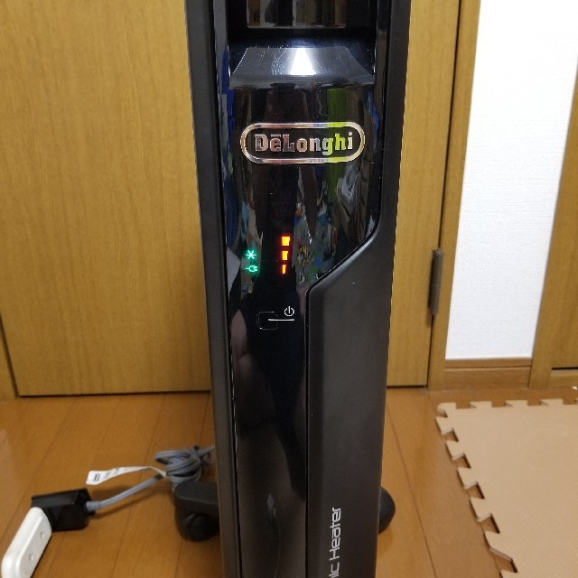 DeLonghi(デロンギ)のデロンギ マルチダイナミック オイルヒーター MDH09-PB スマホ/家電/カメラの冷暖房/空調(オイルヒーター)の商品写真