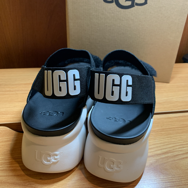 UGG(アグ)のアグ　ファーサンダル　ハイブリッドシューズ レディースの靴/シューズ(サンダル)の商品写真