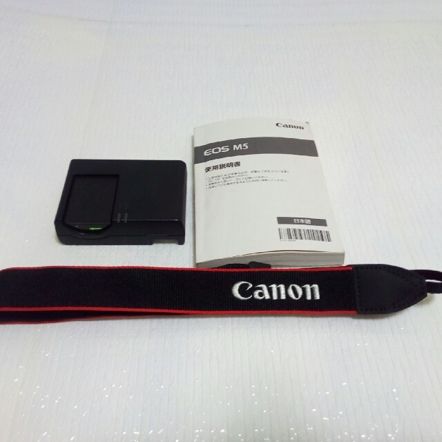 Canon(キヤノン)のCanon EOS M5＋EF-M15_45セット スマホ/家電/カメラのカメラ(ミラーレス一眼)の商品写真